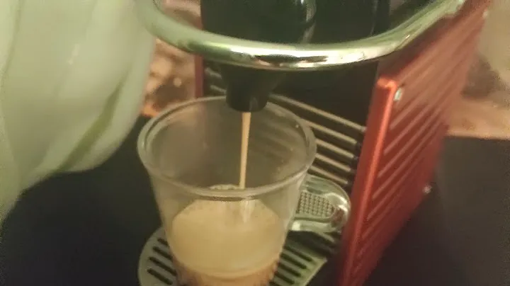 Капсульная кофемашина Nespresso c61 Pixie, Швейцария. Тест на приготовление кофе.