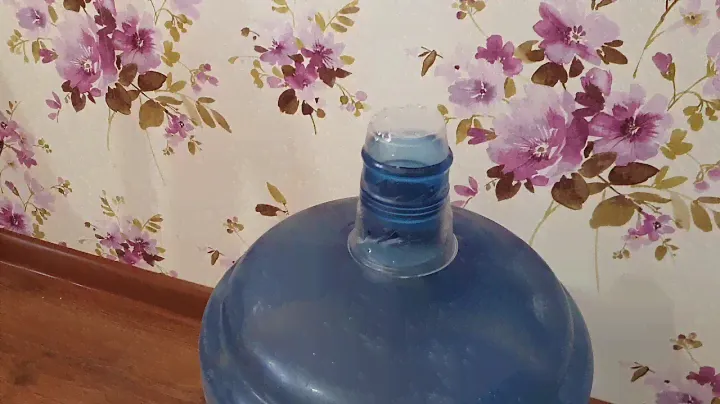 Лайфхак как закрыть 19 литровый бутыль (крышка из обычного одноразового стакана)