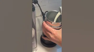Quick demonstration of the Aeroccino 3 Milk Frother